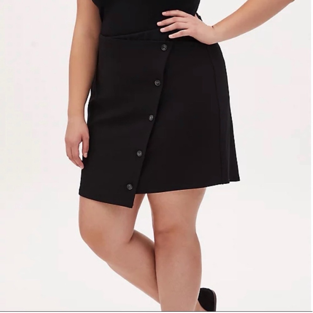 torrid Black Asymmetric Button-Front Mini Skirt 00X